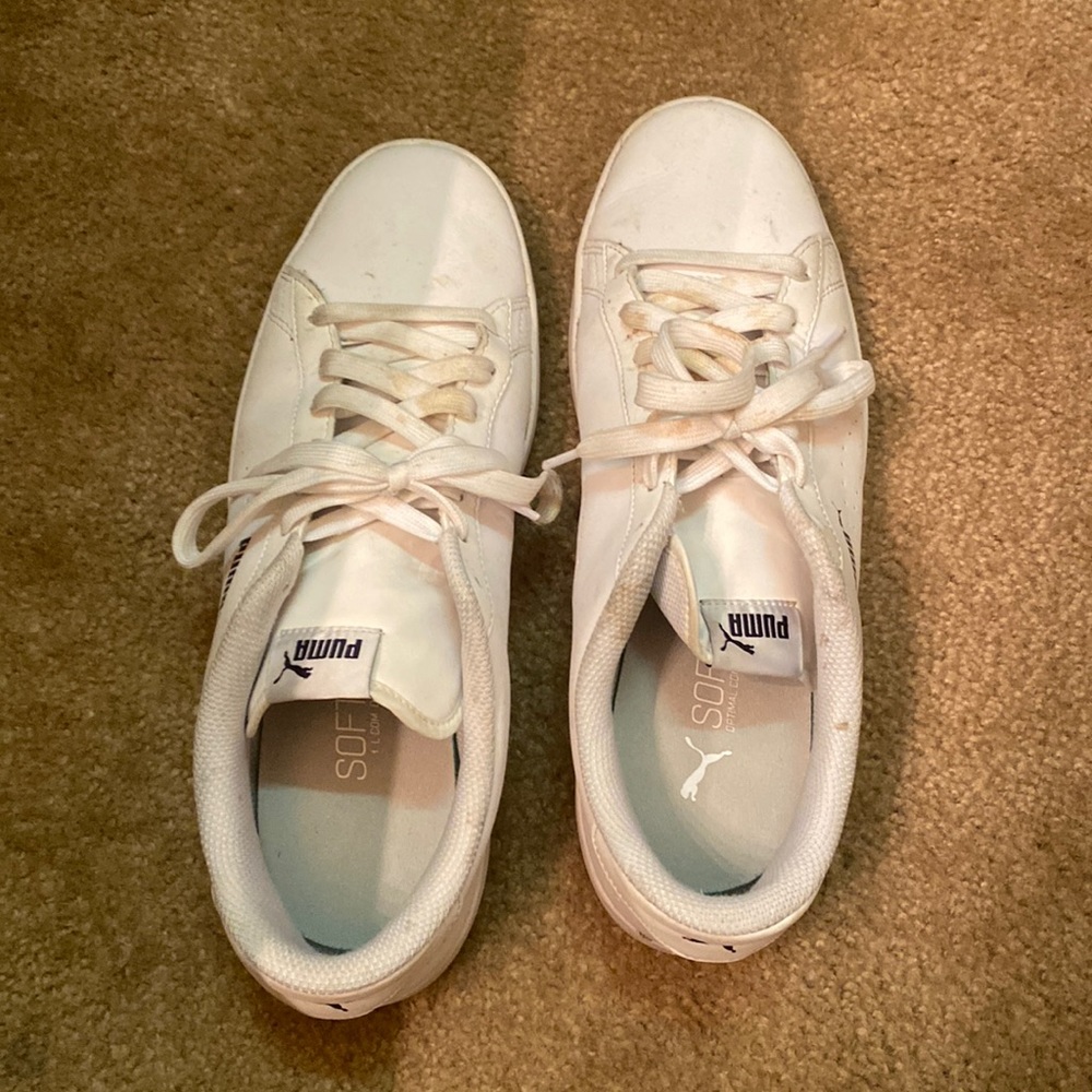 White puma shoes fairly good condition
